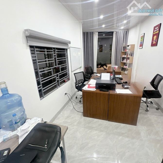 CHỈ 16 TỴ- HAI MẶT PHỐ- VỈA HÈ- KINH DOANH-4 TẦNG- ĐỐNG ĐA- Ô TÔ ĐỖ TRÁNH - LÔ GÓC- MT 3.5 - 1
