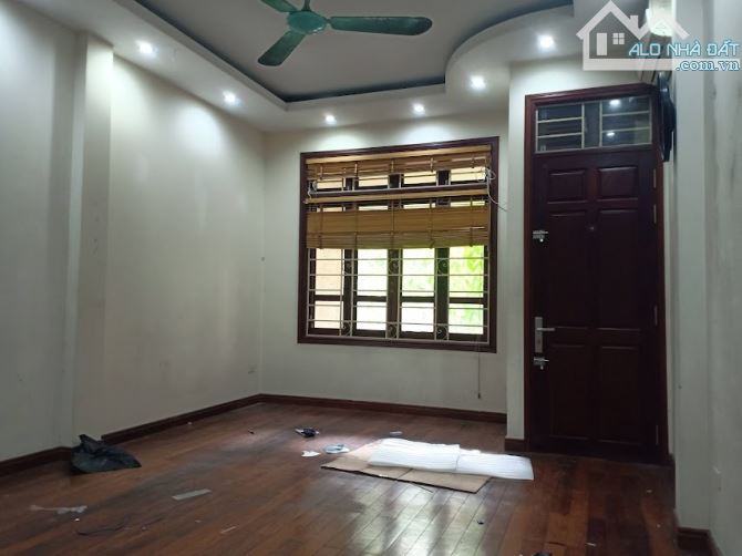 Cho thuê nhà liền kề 106 Hoàng quốc việt 70m2x4T ô tô tải đỗ cửa làm vp lớp học - 1