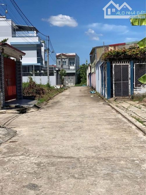 Bán gấp căn nhà cấp 4, SHR, 123,6m2, Tân An Hội, Giá chỉ 830 Triệu. Vị Trí: Trần Thị Dư, X - 1