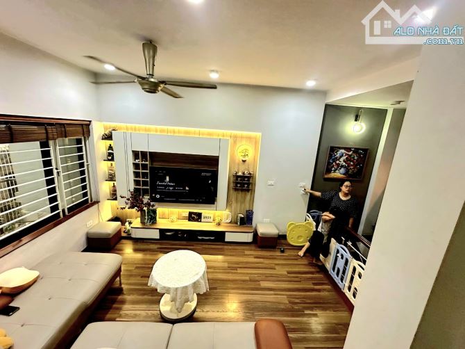 BÁN NHÀ MỄ TRÌ: NHÀ 5 TẦNG - LÔ GÓC - NGÕ THÔNG - VF6 ĐỖ CỬA, VÀO NHÀ - CHỈ 7.95 TỶ! - 1