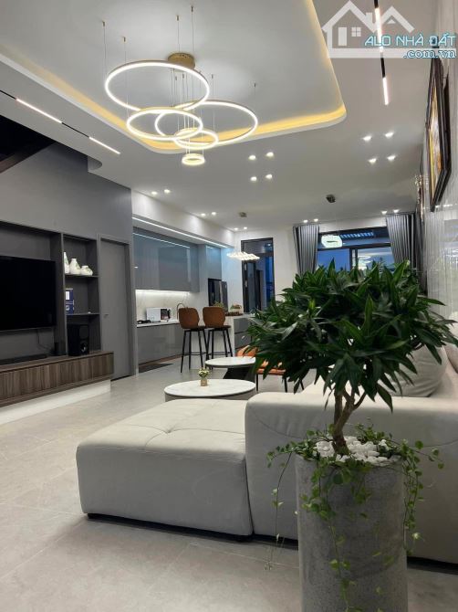 Hạ giá bán rẻ nhà nguyên căn đường Hồ Văn Cống, Bình Dương, nhàcó chỗ đậu xe hơi, giá 2tỷ2 - 1