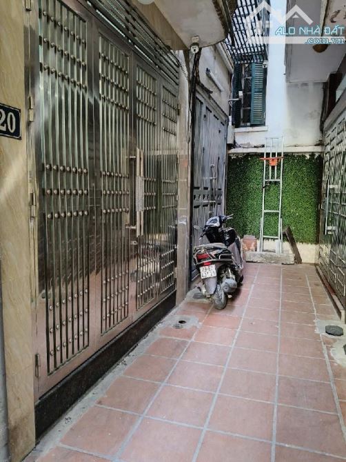 Nhà 3 tầng-Đống Đa, S: 35m², móng chắc, lên 2 tầng thoải mái. - 1
