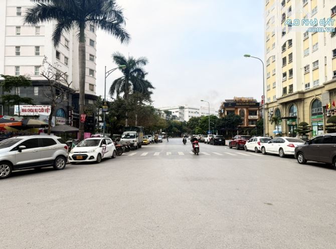 🔑 CẦU GIẤY - SỔ VUÔNG - NHÀ RỘNG - SÂN RỘNG - MẶT TIỀN KHỦNG - SÁT PHỐ - 174TR/M2 - 1