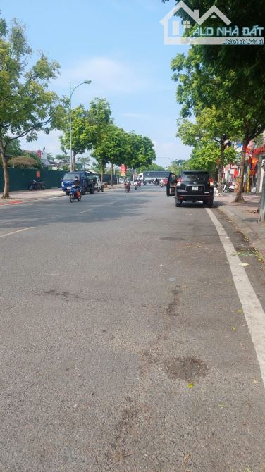 Bán đất Thạch Bàn 50 m mặt tiền 4,7 m lô góc BA thoáng gần phố - 1