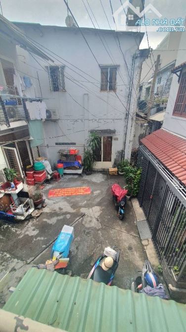 Bán nhà Nguyễn Văn Lượng, 2 tầng, 39m2, sân chung rộng, thoải mái - 1
