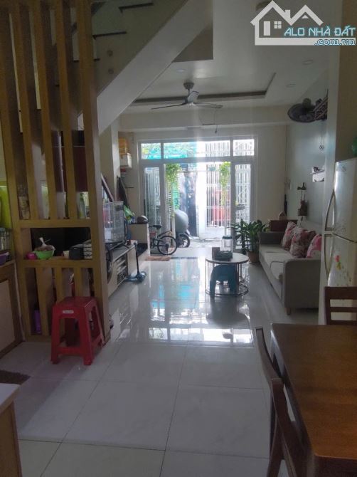 BÁN GẤP NHÀ HẺM XE HƠI T8 TÂY THẠNH , 43m2 , 3 tầng , 3pn , giá nhỉnh 5tỷ . - 1