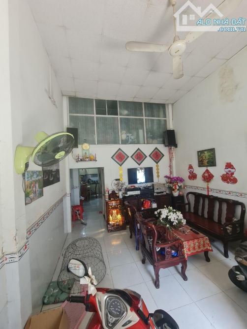 BÁN GẤP NHÀ HẺM XE HƠI LÊ TRỌNG TẤN 4,1m x 15m , 2 tầng , 2pn , giá : 4,9tỷ . - 1