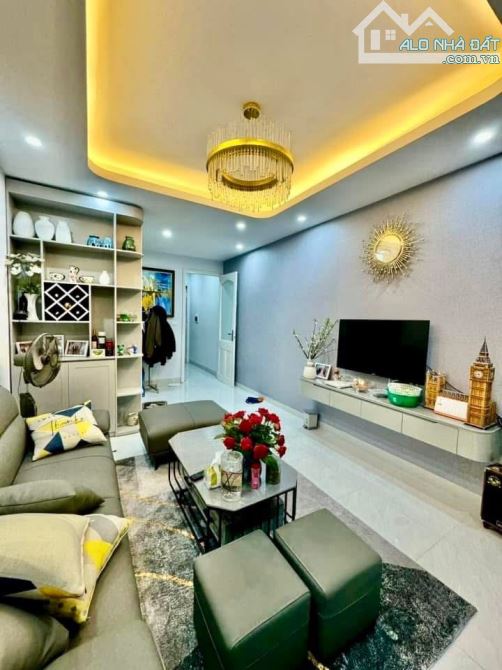Phạm Ngọc Thạch - Oto đỗ cửa, ở ngay - 40m*5T - 15 Tỷ - 1