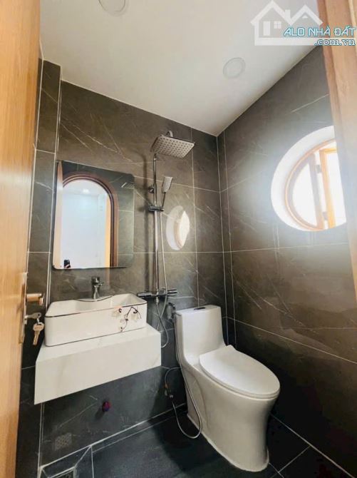 🔥NHỈNH 4 TỶ - NHÀ 2 TẦNG Ở NGAY- GIÁP Q1- 3PN - NỘI THẤT CAO CẤP - 1