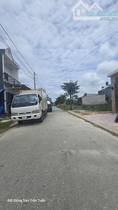 Nhà Đẹp mặt tiền đường Nhựa 12m, ngay Chợ, Trường, khu công nghiệp. Kề bên Cầu Lớn Hóc Môn - 1