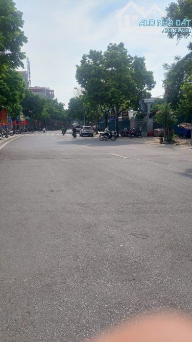 Bán đất Thạch Bàn 31 m mặt tiền 5 m một nhà giao phố phù hợp xây biệt thự mini dòng tiền n - 1
