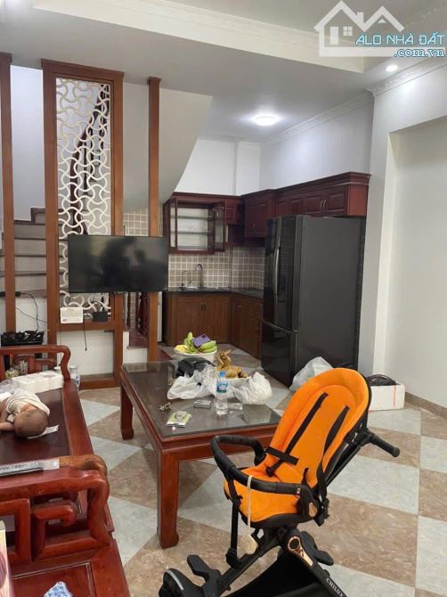 Cho thuê nhà nguyên căn ngõ 179 Vĩnh Hưng, Hoàng Mai. DT 35m x 5 tầng, giá 11tr - 1