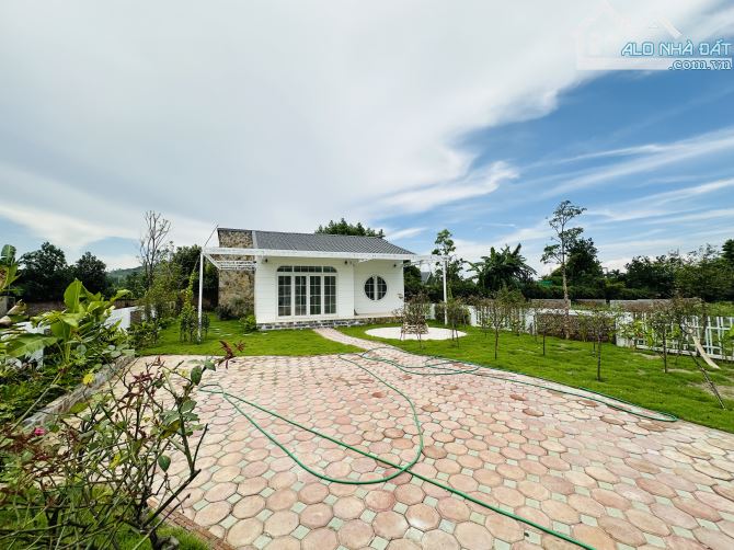 BÁN GẤP KHUÔN VIÊN NGHỈ DƯỠNG CÓ DT 385m2 LÔ GÓC 2 MẶT TIỀN SÁT ĐƯỜNG ĐÔNG DƯƠNG CHỈ 300m - 1