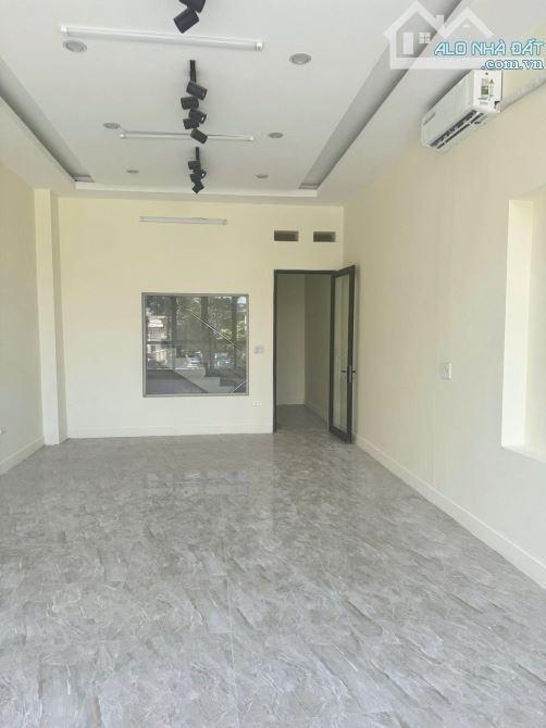 Cho thuê nhà mặt đường Nguyễn Gia Thiều, 20tr, 40m2, 3 tầng kinh doanh tốt - 1