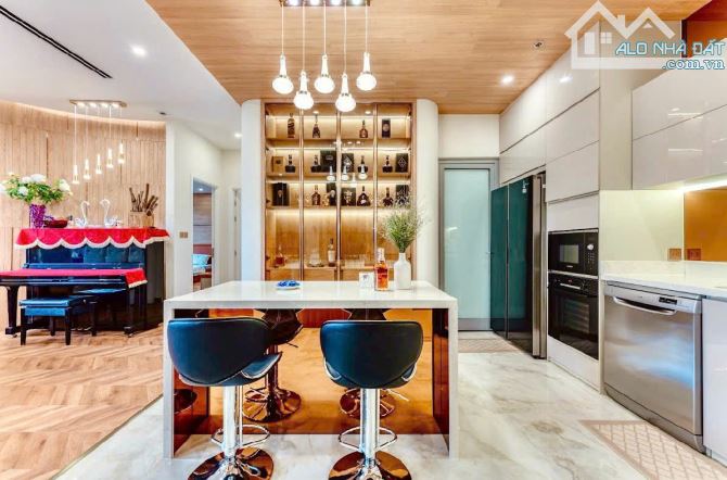 Penthouse  VHCP căn góc 3PN + 3wc - 166m2 Tầng 42 view thoáng, full nội thất, 25 tỷ - 12