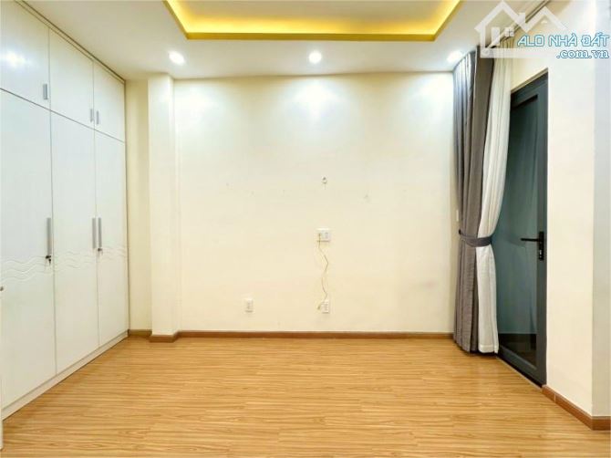 BÁN NHÀ 33M2, 6 TẦNG NGUYỄN CÔNG HOAN, P7, PHÚ NHUẬN, GIÁ 7,x T-Ỷ. - 12