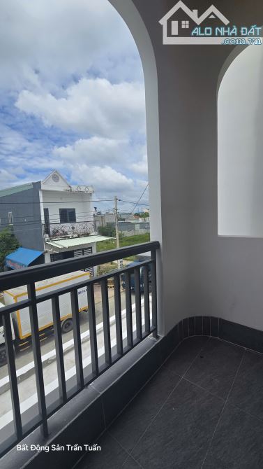 Nhà Đẹp mặt tiền đường Nhựa 12m, ngay Chợ, Trường, khu công nghiệp. Kề bên Cầu Lớn Hóc Môn - 12