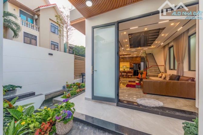 BÁN CĂN BIỆT THỰ GÓC 2 MẶT TIỀN ĐƯỜNG NGUYỄN SƠN, HẢI CHÂU - GIÁ 18,5 TỶ TL. GỌI HƯƠNG - 13