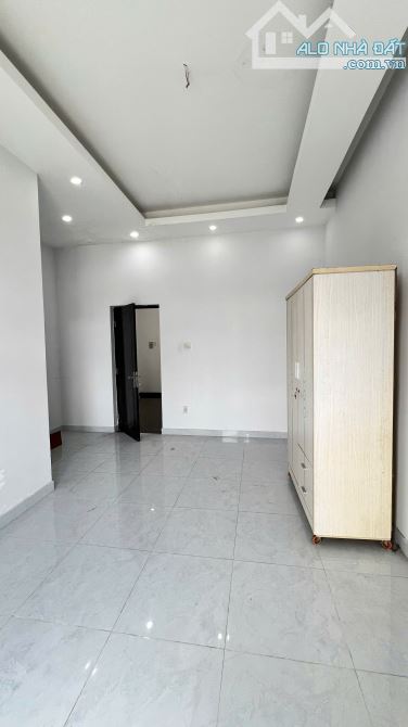 - Nhà cách MT Lê Văn Lương 50m, 4 tầng, đường trãi nhựa 9m - 13