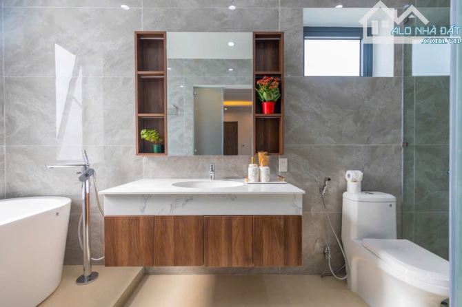 BÁN CĂN BIỆT THỰ GÓC 2 MẶT TIỀN ĐƯỜNG NGUYỄN SƠN, HẢI CHÂU - GIÁ 18,5 TỶ TL. GỌI HƯƠNG - 14