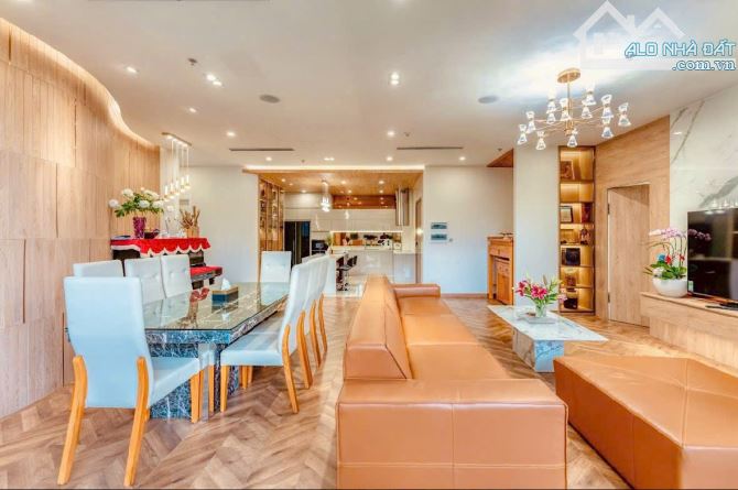 Penthouse  VHCP căn góc 3PN + 3wc - 166m2 Tầng 42 view thoáng, full nội thất, 25 tỷ - 18