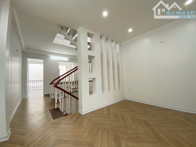 Bán nhà Nguyễn Khang Cầu Giấy,ôtô tránh,vào nhà kinh doanh văn phòng dt 40/45m 6T MT 4m - 18