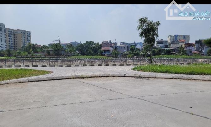 View Công Viên Hồ/ 64.x Tỷ/ 245 M2/ 18 Mt/ Giang Biên.Long Biên - 5