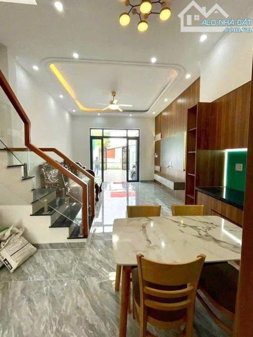 BÁN NHÀ PHƯỜNG PHÚ HÒA: 3 phòng ngủ, 3 WC, phòng thờ - 2