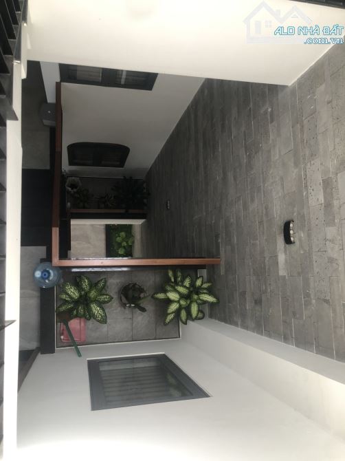 Cần tiền bán Nhà mặt phố 4 tầng 1 tum đường Nguyễn Thị Minh Khai Đà Nẵng