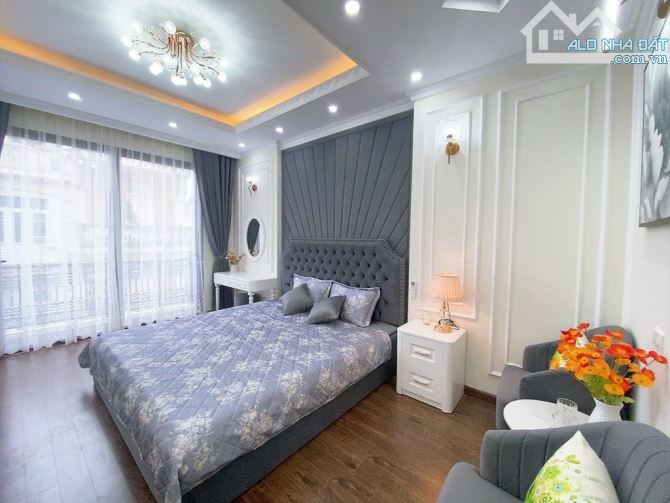 BÁN NHÀ TRẦN THÁI TÔNG-DÂN XÂY-LÔ GÓC-GẦN BÃI Ô TÔ- SỔ ĐỎ CHÍNH CHỦ-MT RỘNG-41M-NHỈNH 9 Ỷ - 2