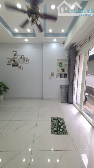 Nhà 3 tầng, 4PN, 3WC - 32m2 ( 4.25 x 8 ) dọn vào ở ngay. - 2