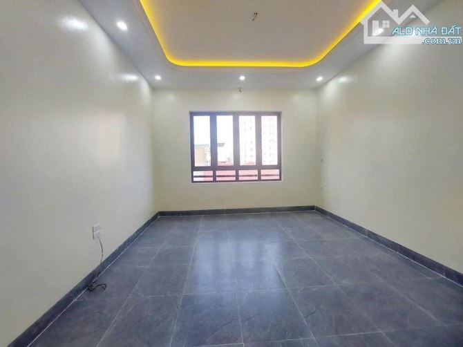 Ô tô 4 chỗ đỗ cửa, ngay gần phố, trường ĐH, cấp 1,2,3.... - 2