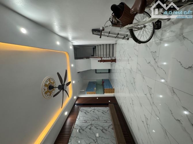 BÁN NHÀ 44m2, 5 Tầng, MT 4m, GIÁ 8,5TỶ, NGÕ NÔNG, GẦN HỒ, LẠC LONG QUÂN, XUÂN LA, TÂY HỒ. - 2