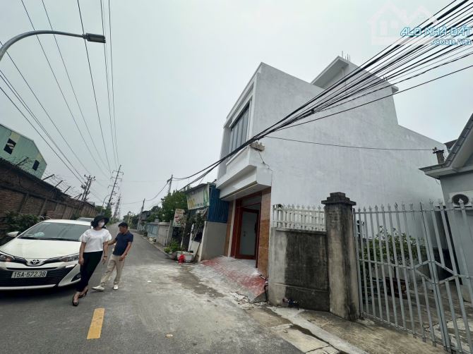 Bán căn nhà 2,5tầng mới tinh về ở ngay trục đường liên thôn buôn bán kinh doanh cực tốt tạ - 2