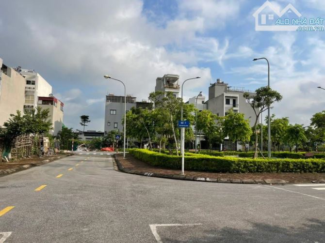 Bán đất tái định cư giang biên, 90m2 giá cực tốt - 2
