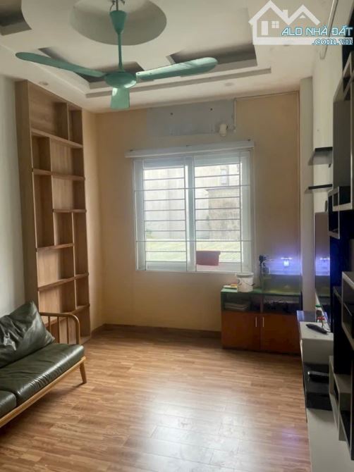 CẦN BÁN GẤP NHÀ 4 TẦNG Ở TẢ THANH OAI - THANH TRÌ - GẦN TRƯỜNG CĐKT - NHÀ ĐẸP FULL NỘI TH, - 2