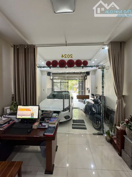 Bán nhà mặt tiền trệt, 3 lầu tại Bùi Tá Hán, An Phú - DT 80m2 - 22 tỷ - 2