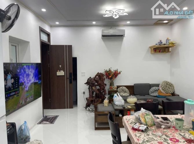 BÁN CĂN HỘ TẬP THỂ NGUYỄN NGỌC DOÃN ,ĐÔNG ĐA.CĂN HỘ TẦNG 4,CĂN GÓC 2 MẶT THOÁNG ,DT 100M2; - 2