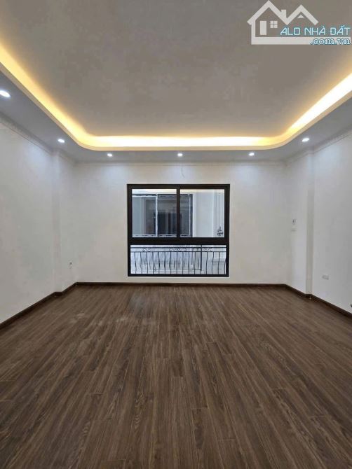 “Em đây gần 35m², 5 tầng, nhỉnh 5 tỷ – ngõ rộng 4m, ô tô phi thẳng vào cửa… - 2