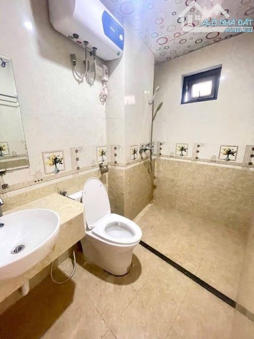 Hạng xịn! Quan nhân lô góc, xây mới gần phố- vừa ở vừa kinh doanh. Nhỉnh 6 - 2