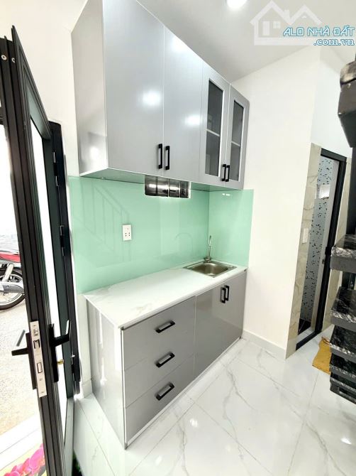 Bán nhà đẹp mới 3 mặt tiền hẻm Nguyễn Thị Tần - - 2