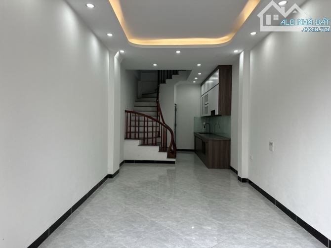 BÁN NHÀ 4 TẦNG XÂY MỚI , Oto gần , VÀNH ĐAI 3.5 , 800m ra CĐ FPT trịnh văn bô - 2