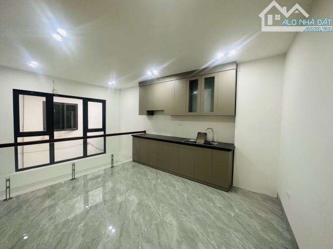 Cổ Linh. 5,65tỷ 6tầng__30m2__Sát phố Cổ Linh - 2