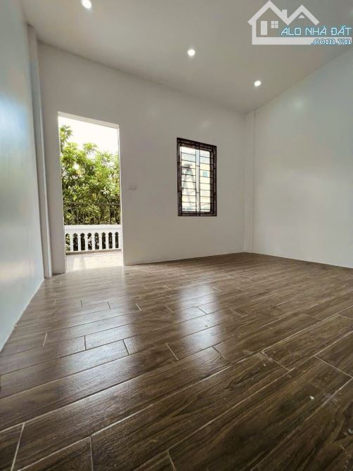 Nhà phân lô Ngã Tư Sở 51m² MT 4.2m, vỉa hè, ô tô tránh, sát mặt phố - 2