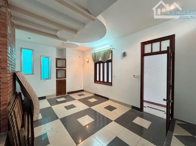 # Mặt Tiền Nguyễn Tri Phương, đường 10.5m, 82m2, ngang 5.2m, 3 tầng đúc, 12.3 tỷ - 2
