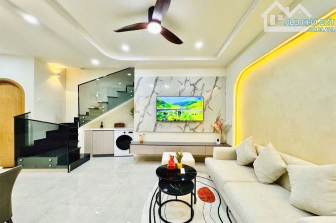 Bán nhà Thích Quảng Đức, Phú Nhuận, 6m x 4.4m, 2 Tầng, 2 phòng ngủ - Giá 4.98 tỷ TL - 2