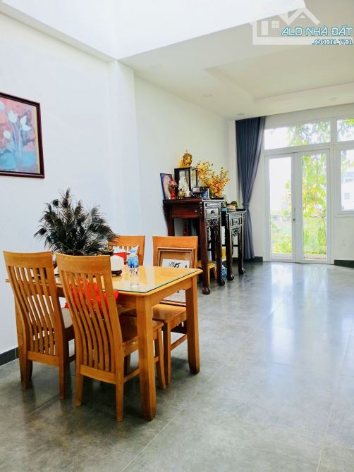 Bán nhà đẹp đường ô tô kdc Đào Sư Tích liền kề Phú Mỹ Hưng Quận 7 giá 10 tỷ - 2