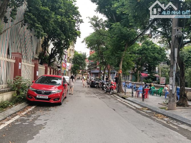 Bán nhà Xuân Đỉnh, DT 40, MT 3,8m, full nội thất, lô góc thoáng sáng, cách 1 nhà ra ô tô. - 2