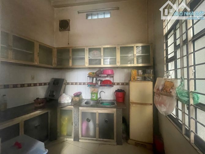 Bán nhà 3 Tầng hẻm Sinh Trung - Gần chợ Đầm -2tỷ7 - 2