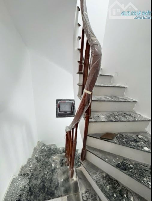 Đông Dư-Cạnh 379 Cầu Thanh Trì-4 Tầng x 31m- Nhà mới ở luôn - Trung Tâm Dân Cư chỉ hơn 4tỷ - 2